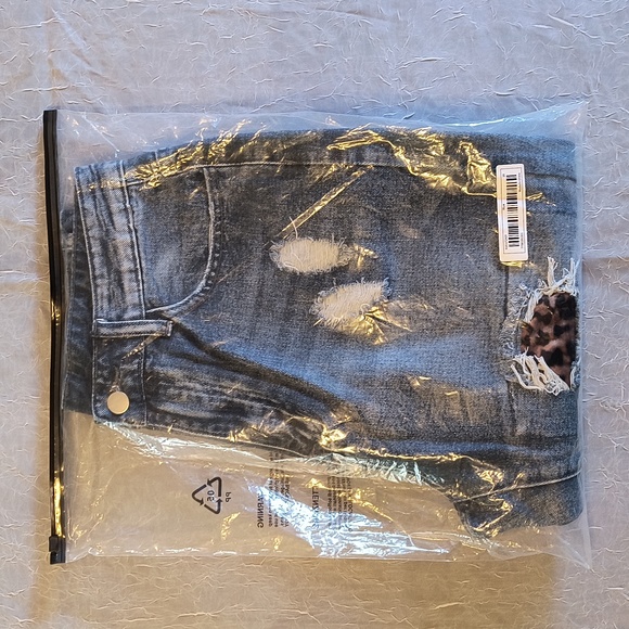 New in package, Leopard Print Destroyed Patch Jeans - Picture 10 of 11